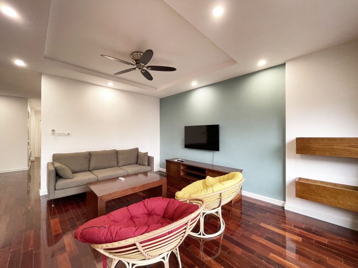 2 bedrooms To Ngoc Van Colorful apartment for rent (4)