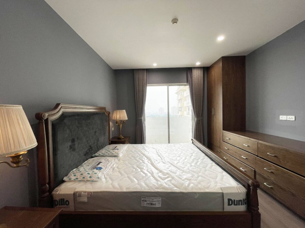 Alluring 3 bedrooms E5 Ciputra for rent (22)