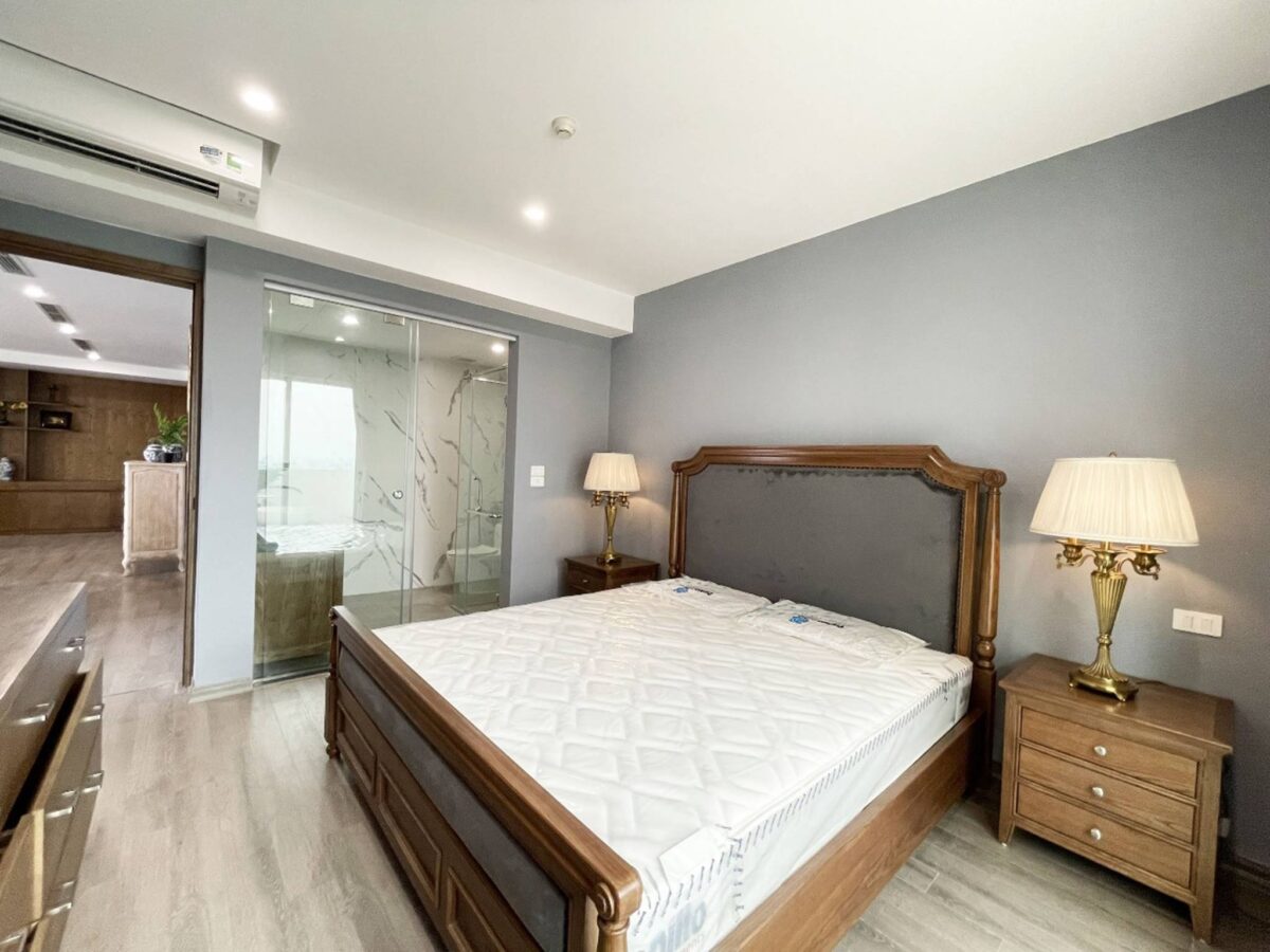 Alluring 3 bedrooms E5 Ciputra for rent (23)
