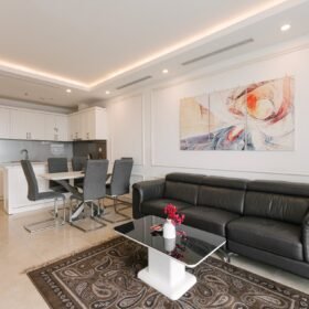 Comfortable 3-bedroom apartment for rent at 59 Xuan Dieu (1)