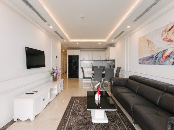 Comfortable 3-bedroom apartment for rent at 59 Xuan Dieu (2)