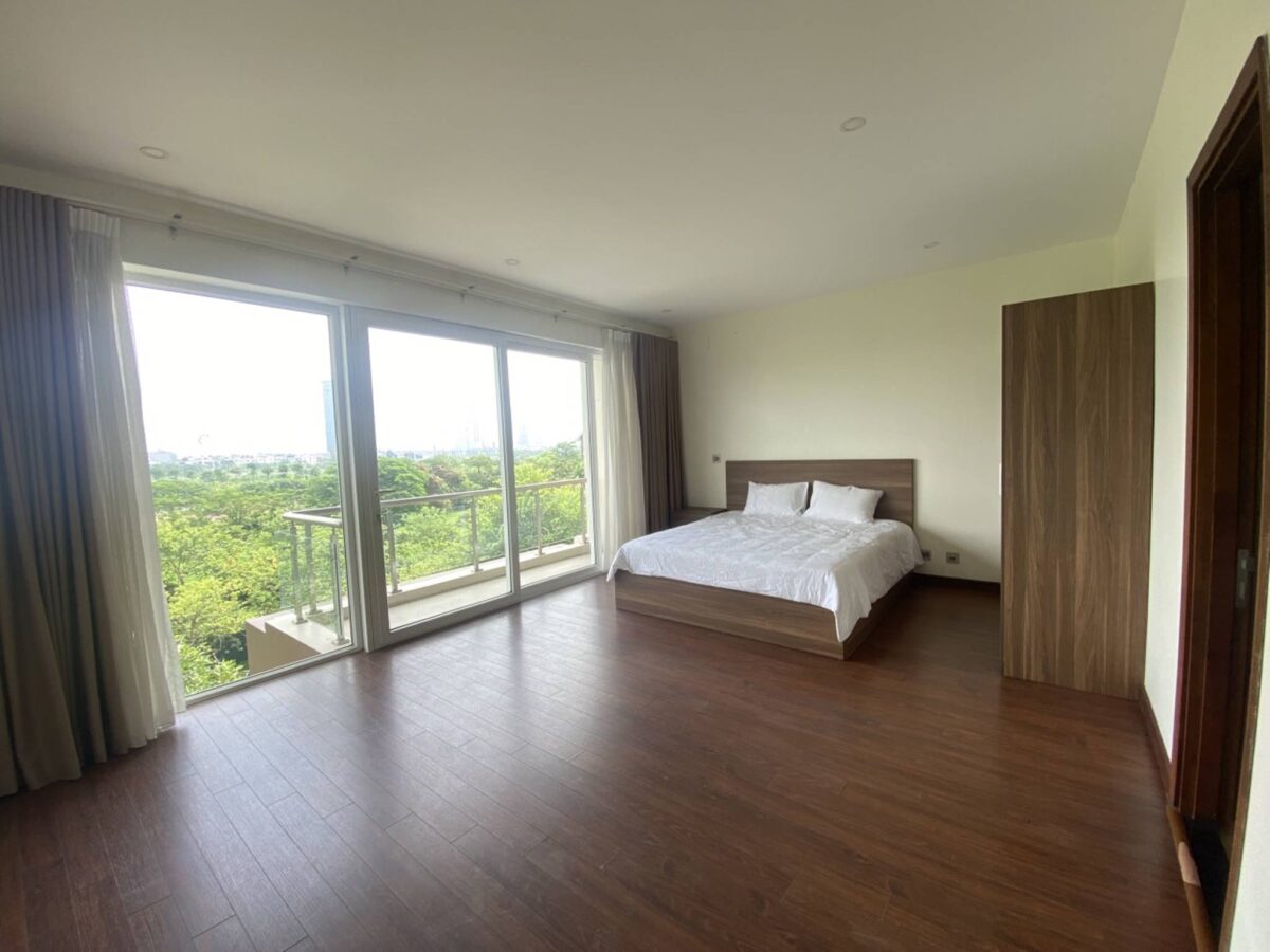 Grand 6-bedroom detached villa at Q Ciputra for rent (22)