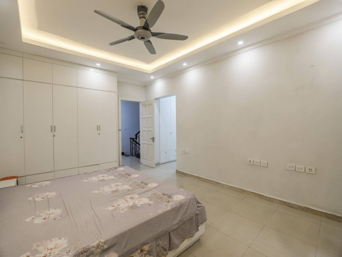 Large 4-bedroom house at Ciputra for rent (23)