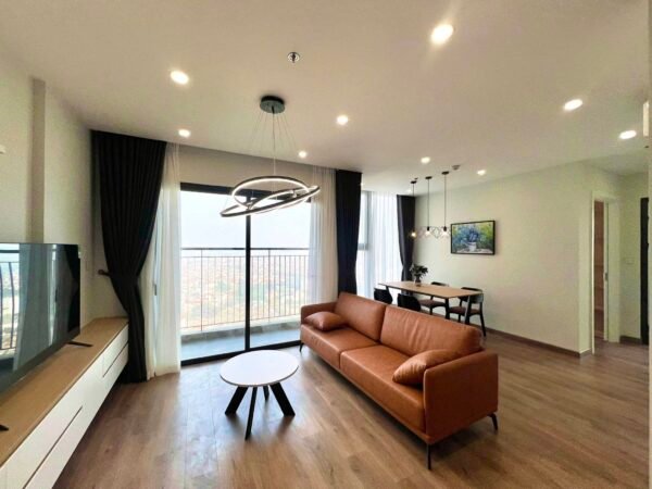 Luxurious 2-bedroom apartment at Imperia Smart City for rent (1)