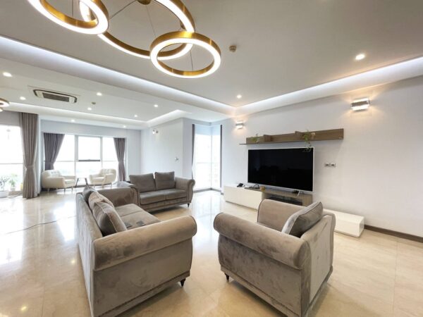 So big 4 bedrooms L2 Ciputra for rent (2)