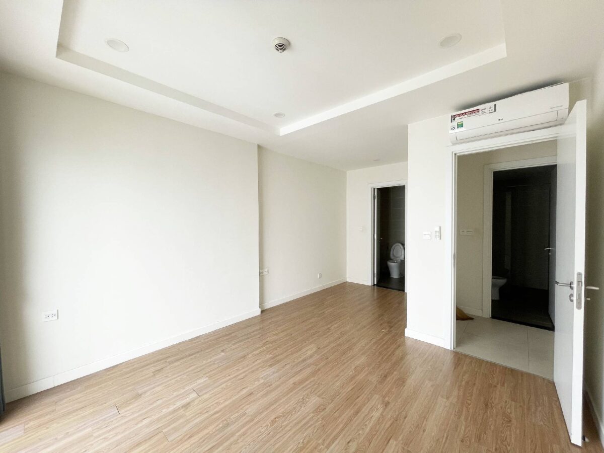 Beautiful lake-view 3BR apartment for resale at Kosmo Tay Ho (20)