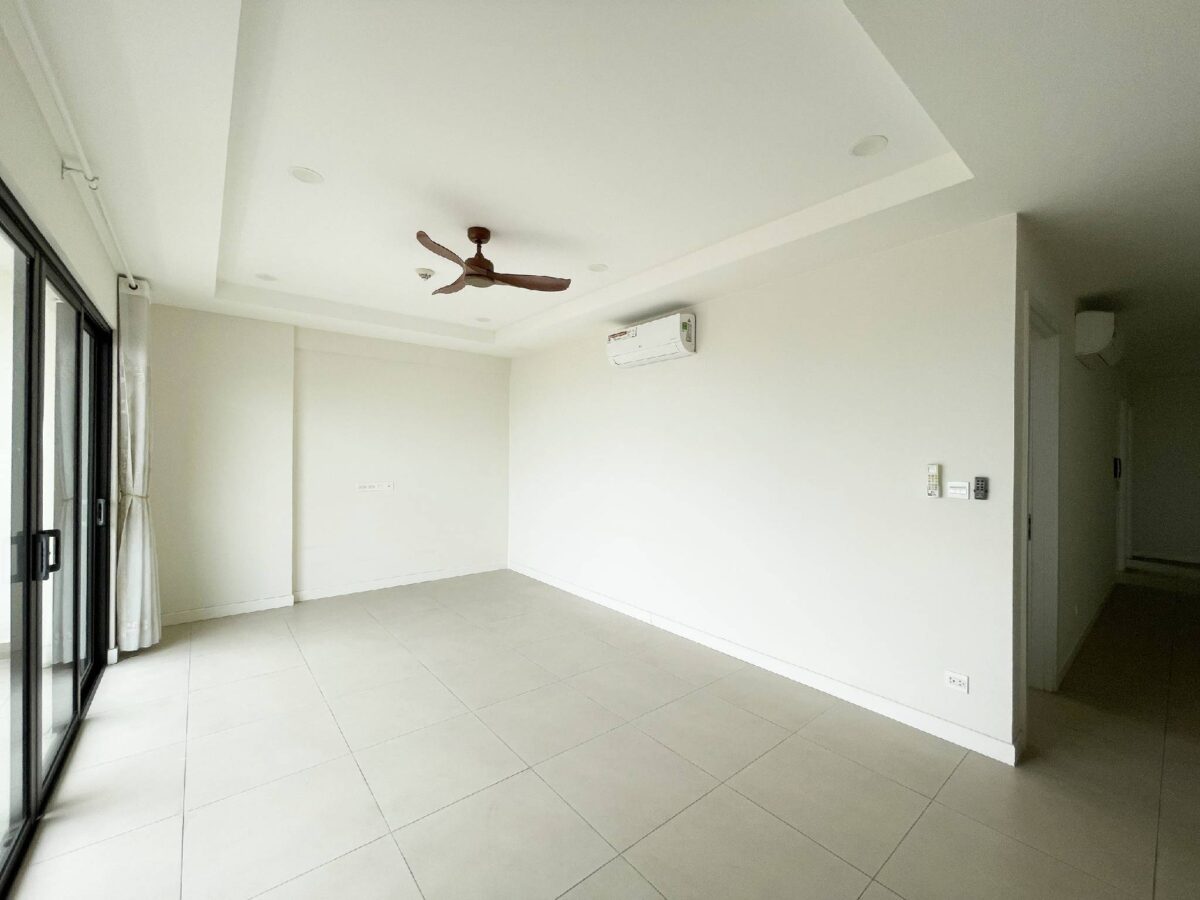 Beautiful lake-view 3BR apartment for resale at Kosmo Tay Ho (3)