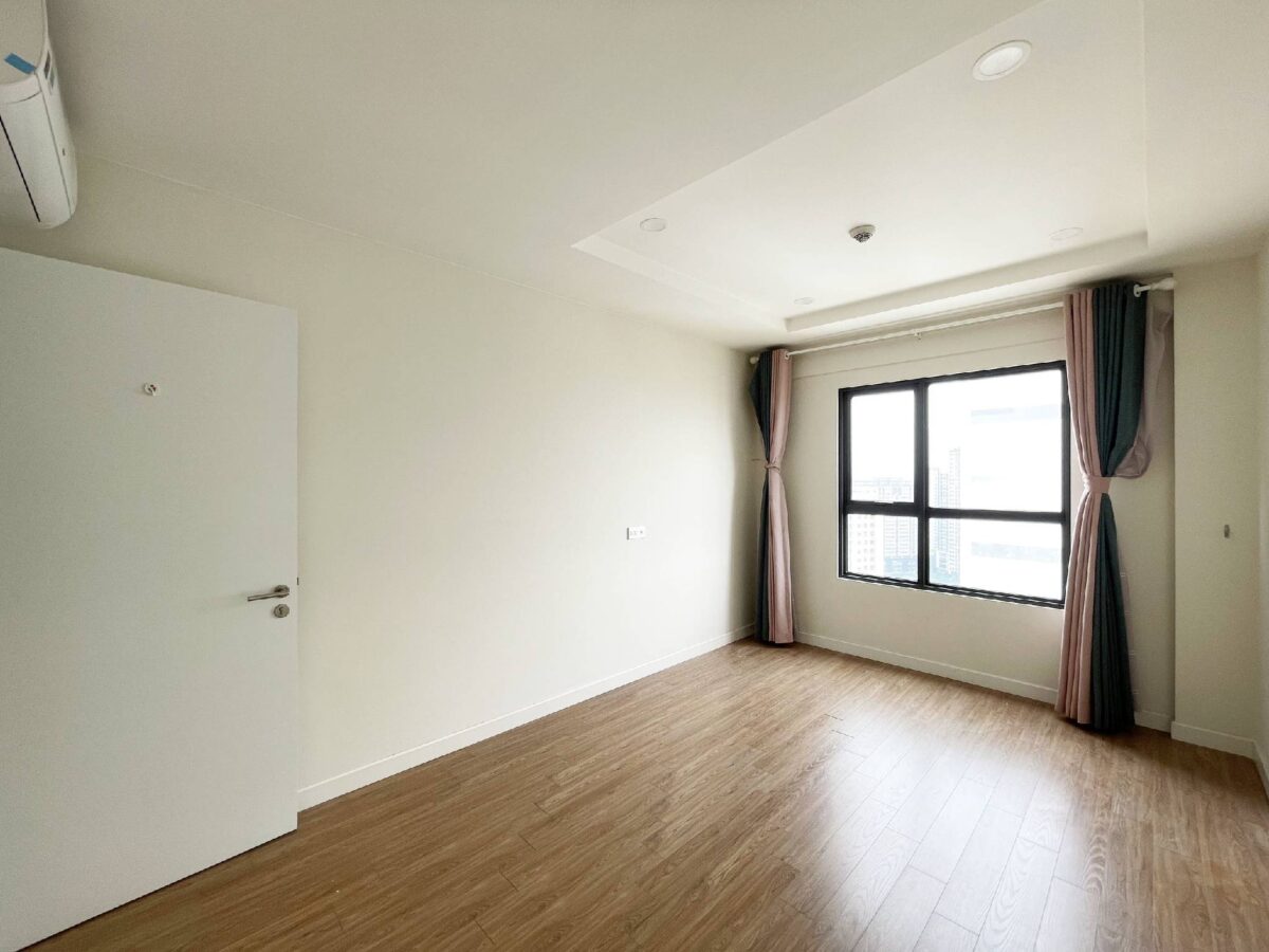 Beautiful lake-view 3BR apartment for resale at Kosmo Tay Ho (9)