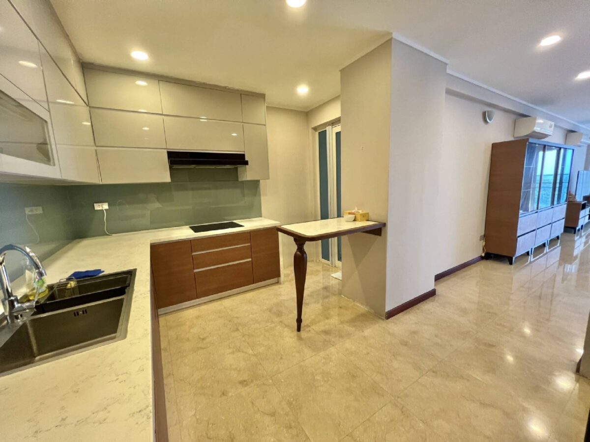 Big 4 bedrooms L1 Ciputra for rent (10)