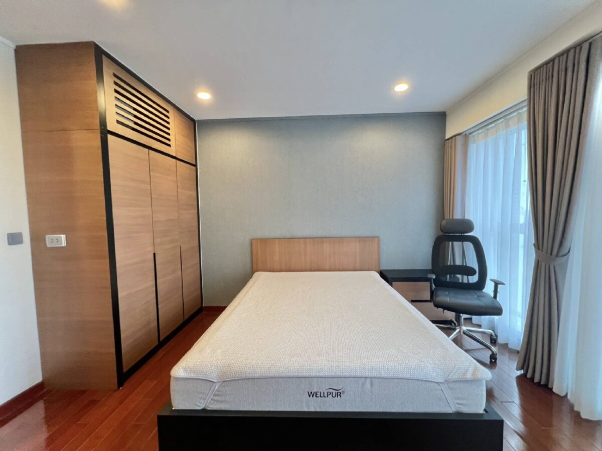 Big 4 bedrooms L1 Ciputra for rent (16)