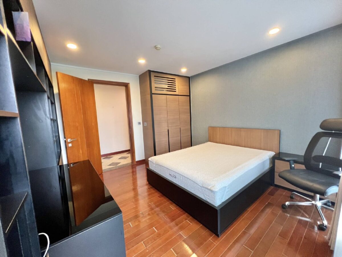 Big 4 bedrooms L1 Ciputra for rent (17)