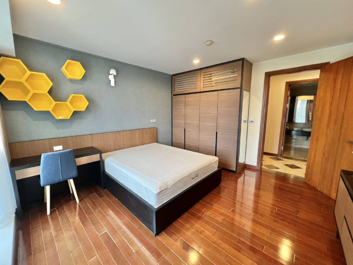 Big 4 bedrooms L1 Ciputra for rent (20)