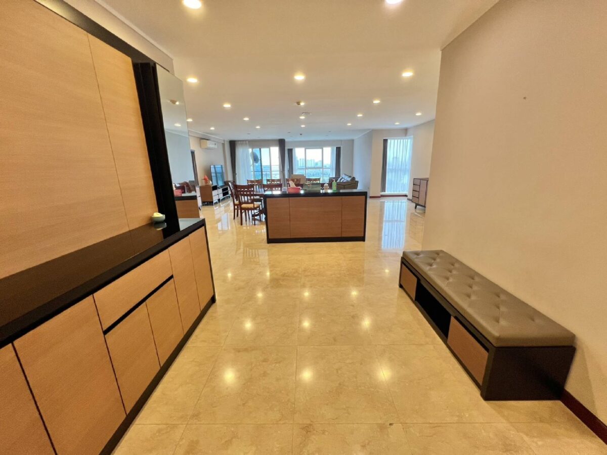 Big 4 bedrooms L1 Ciputra for rent (7)