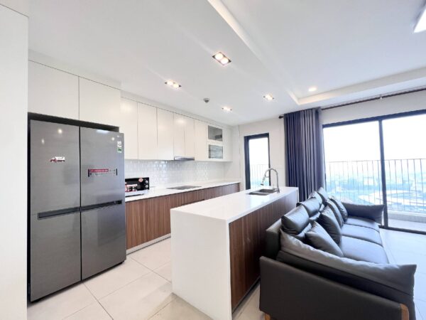 Dandy lake-view 3-bedroom apartment at Kosmo for rent (2)