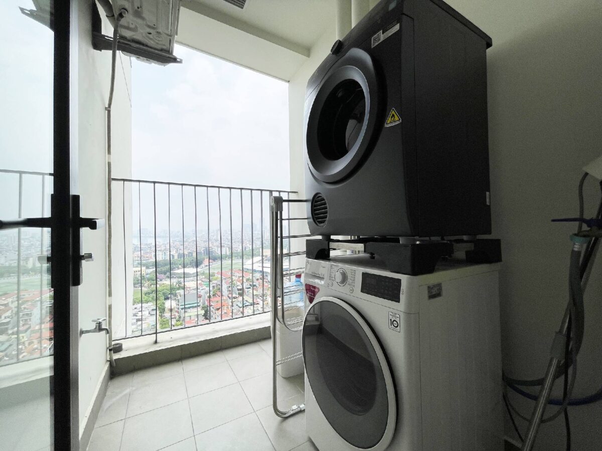 Excellent 3-bedroom transferred apartment at Kosmo Tay Ho (11)