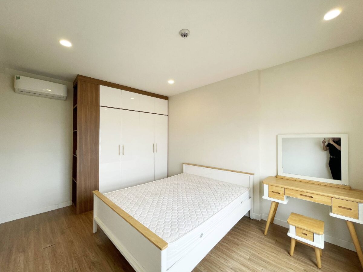 Excellent 3-bedroom transferred apartment at Kosmo Tay Ho (21)