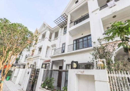 Modern 4-bedroom unfurnished house at Ciputra for rent (1)