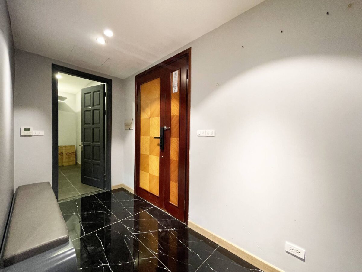 Modern renovated 2-bedroom apartment for rent at E4 Ciputra (24)