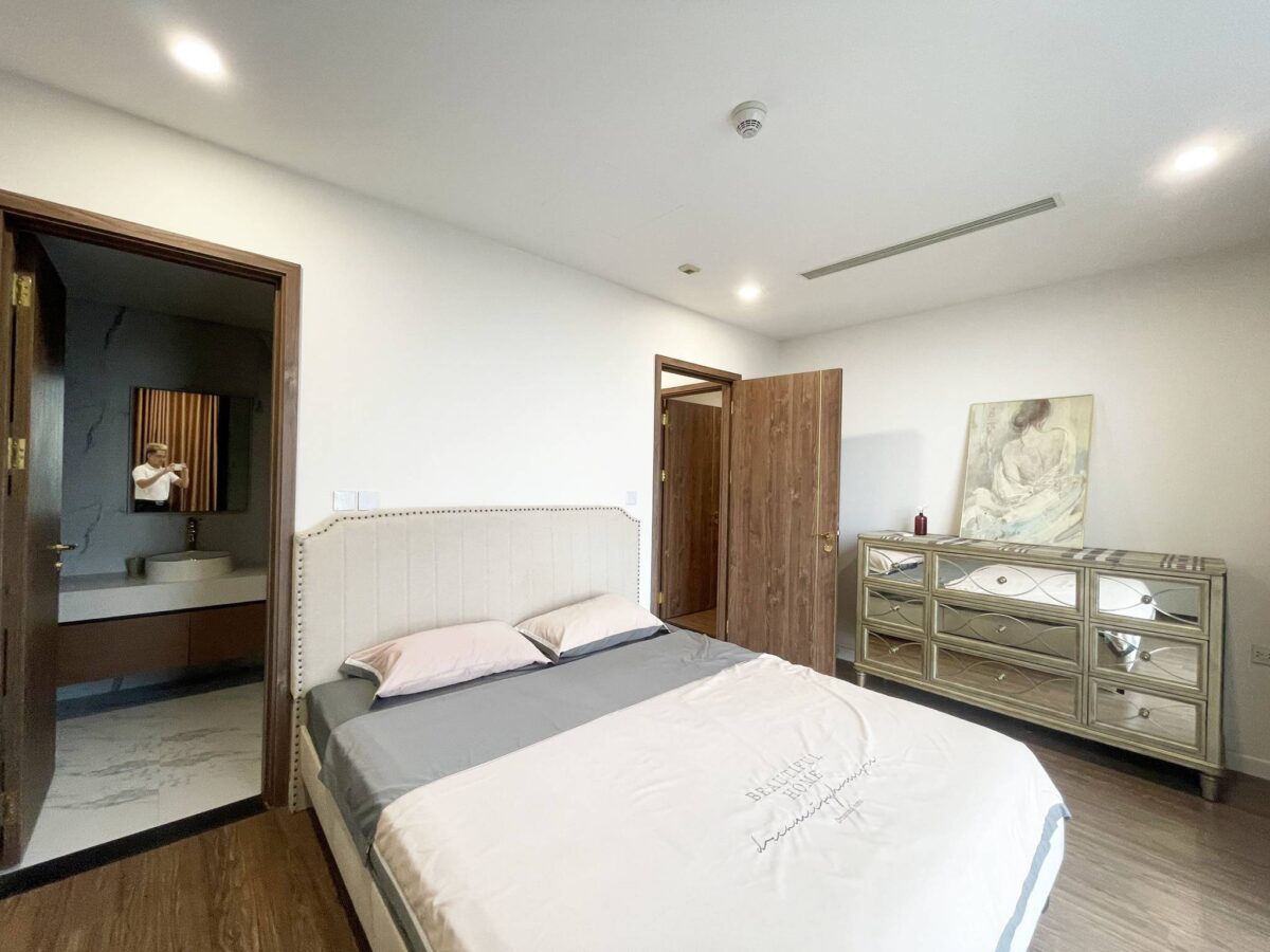 Brand-new 3-bedroom apartment at S2 building, Sunshine City for rent (10)