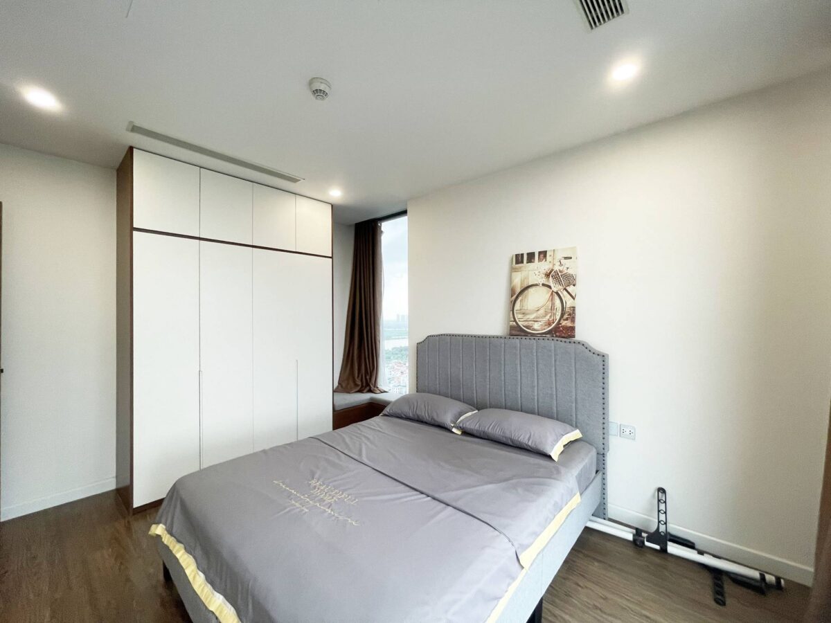 Brand-new 3-bedroom apartment at S2 building, Sunshine City for rent (6)