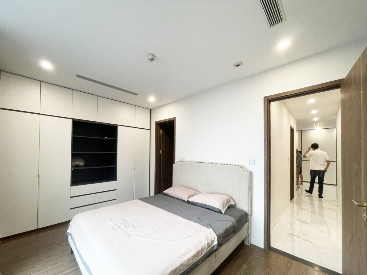 Brand-new 3-bedroom apartment at S2 building, Sunshine City for rent (9)