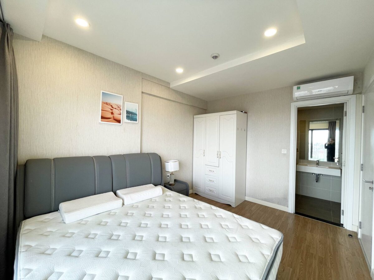 Cheap 2-bedroom apartment at Kosmo Tay Ho for rent (12)