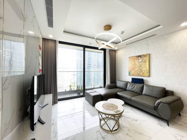 Classy 3-bedroom apartment for rent at S6 building, Sunshine City (2)