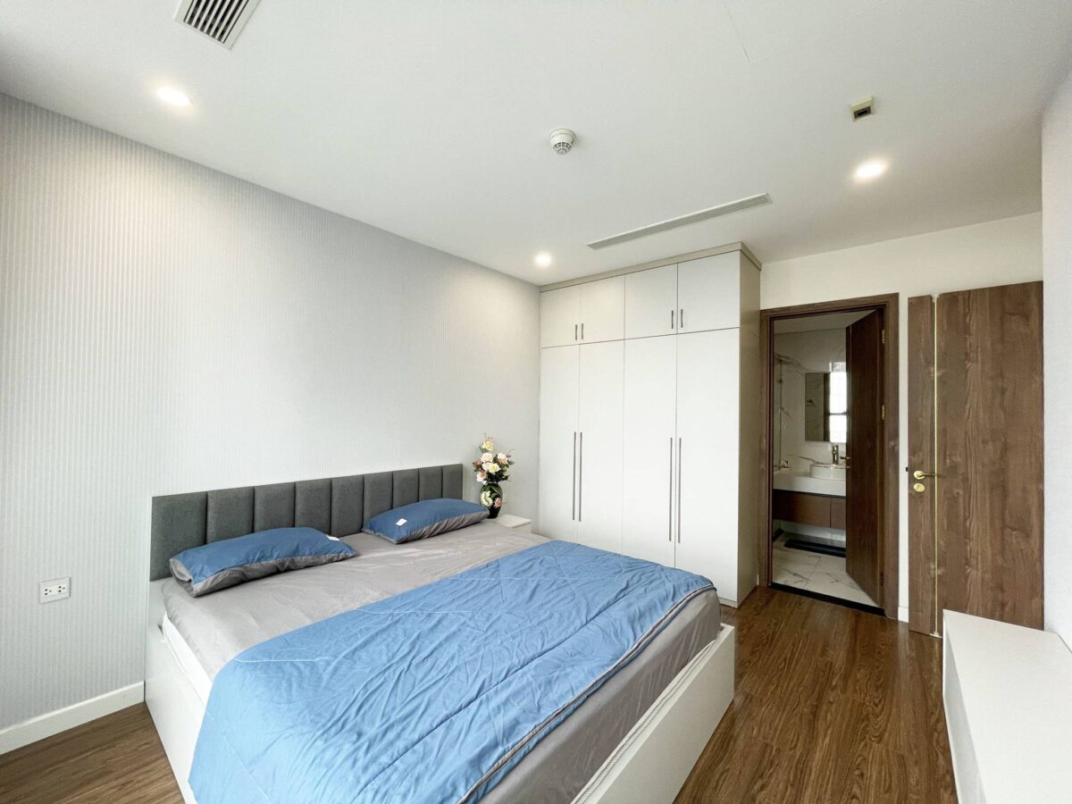 High-up 3-bedroom apartment at S1 Sunshine City for rent (9)