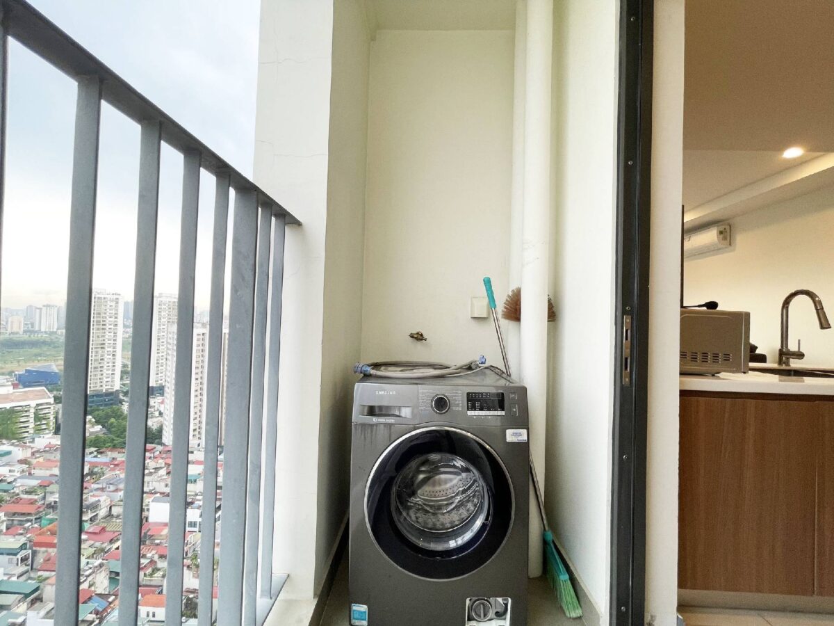 Kosmo Tay Ho 3-bedroom apartment with beautiful West Lake view (9)