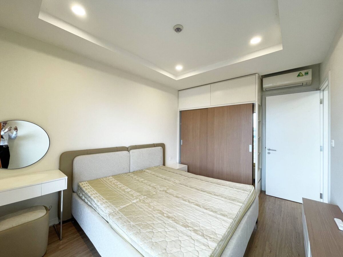 Lovely 2-bedroom apartment at Kosmo Tay Ho for rent (12)