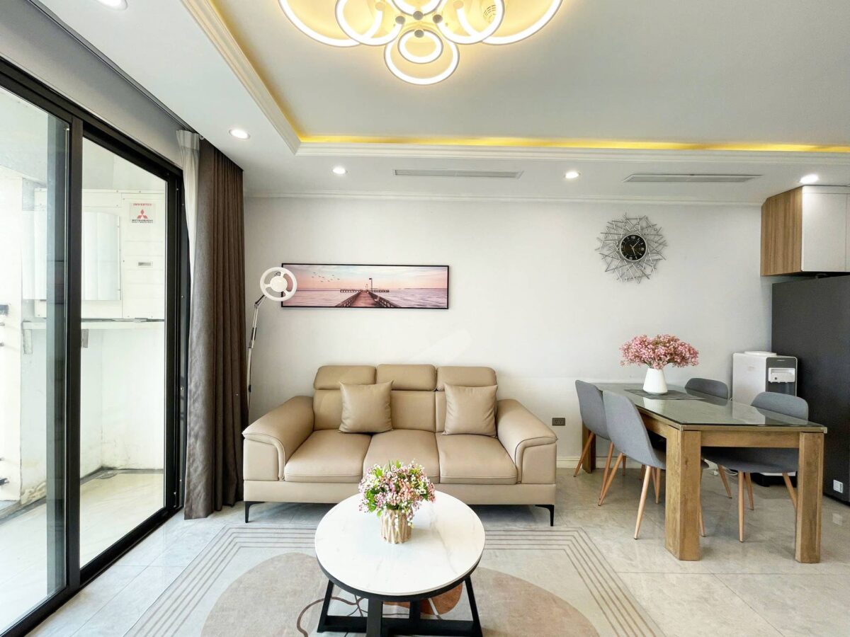 Cheap 2-bedroom lake-view apartment at 59 Xuan Dieu for rent (1)