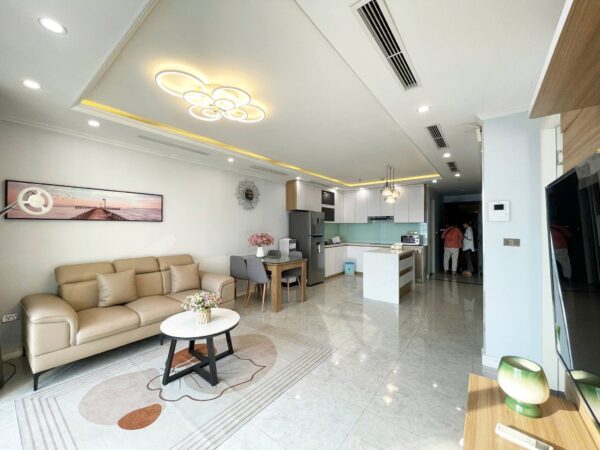 Cheap 2-bedroom lake-view apartment at 59 Xuan Dieu for rent (2)