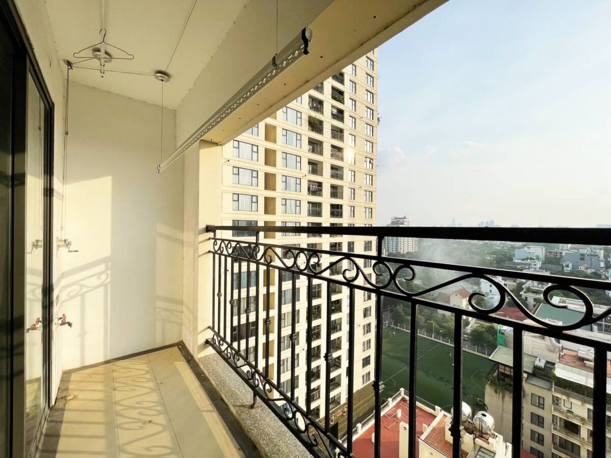 Cheap 2-bedroom lake-view apartment at 59 Xuan Dieu for rent (21)