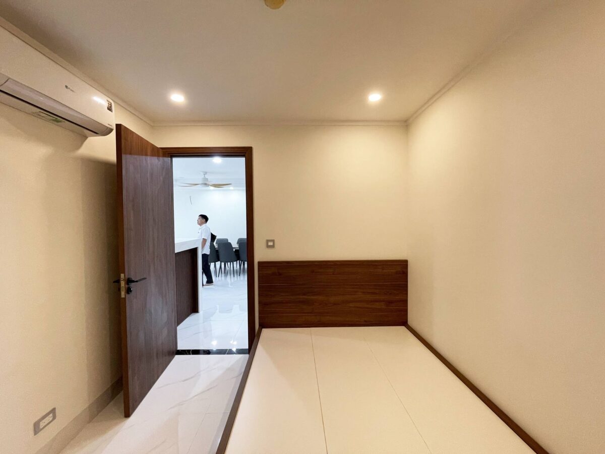 High-end 3-bedroom apartment at G3 Ciputra for rent (23)