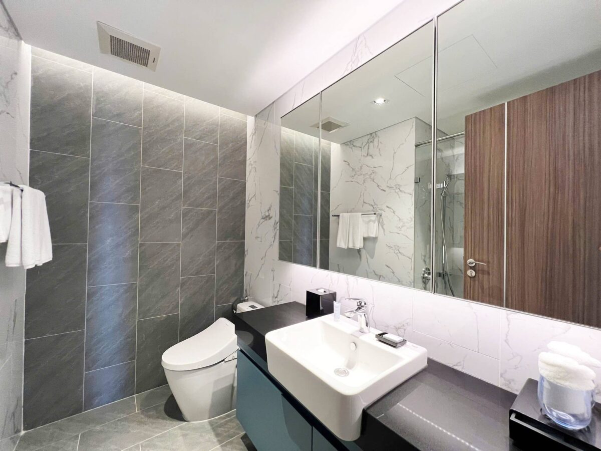 Luxurious 4-bedroom apartment at Oakwood Residence Hanoi for rent (16)