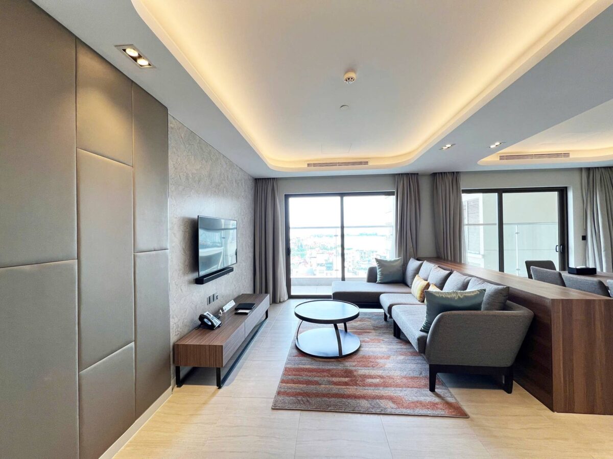 Luxurious 4-bedroom apartment at Oakwood Residence Hanoi for rent (2)