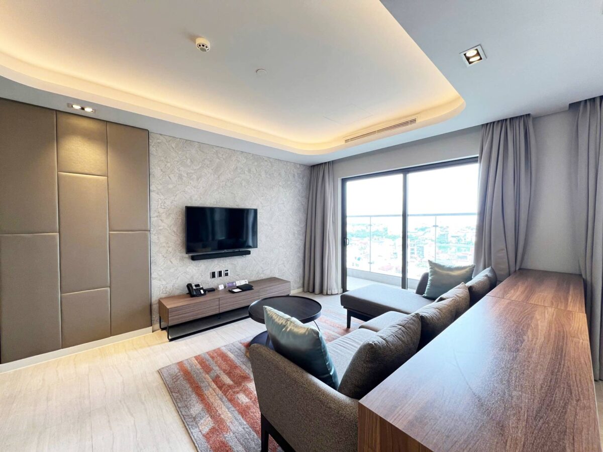 Luxurious 4-bedroom apartment at Oakwood Residence Hanoi for rent (3)