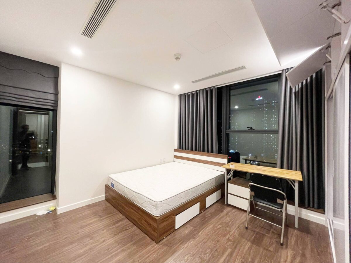 Modern 3-bedroom apartment at Sunshine City for rent (14)