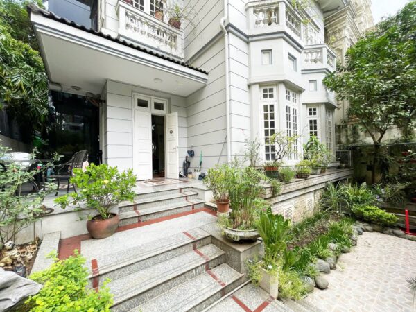 Old French style garden villa for rent in Vuon Dao (1)