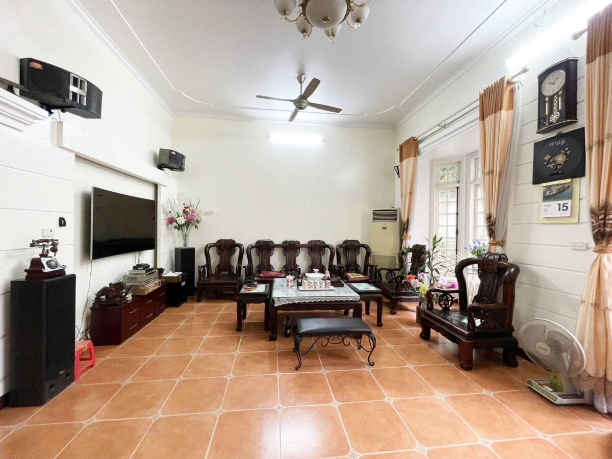 Old French style garden villa for rent in Vuon Dao (14)