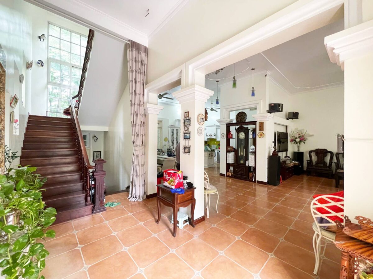 Old French style garden villa for rent in Vuon Dao (15)