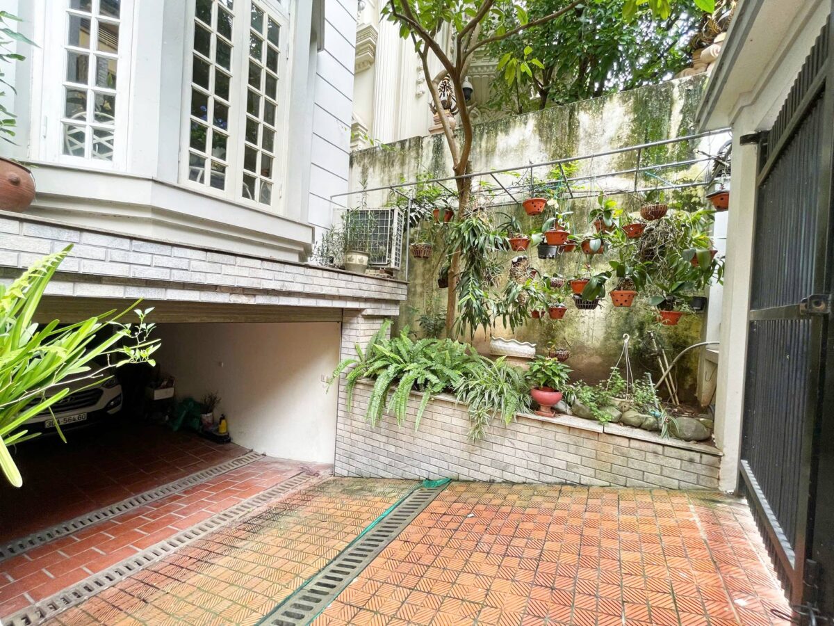 Old French style garden villa for rent in Vuon Dao (3)