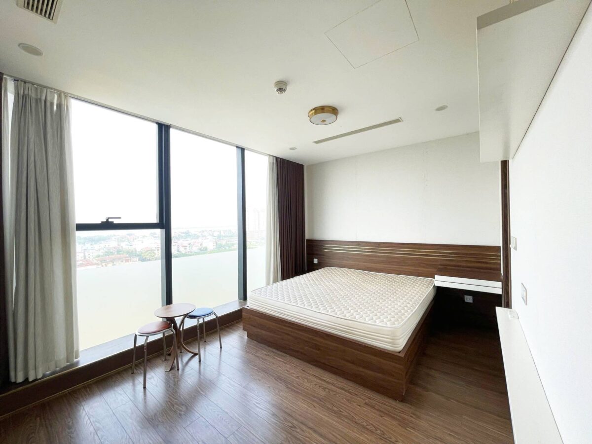 Luxurious 3-bedroom apartment for rent at Sunshine City (11)