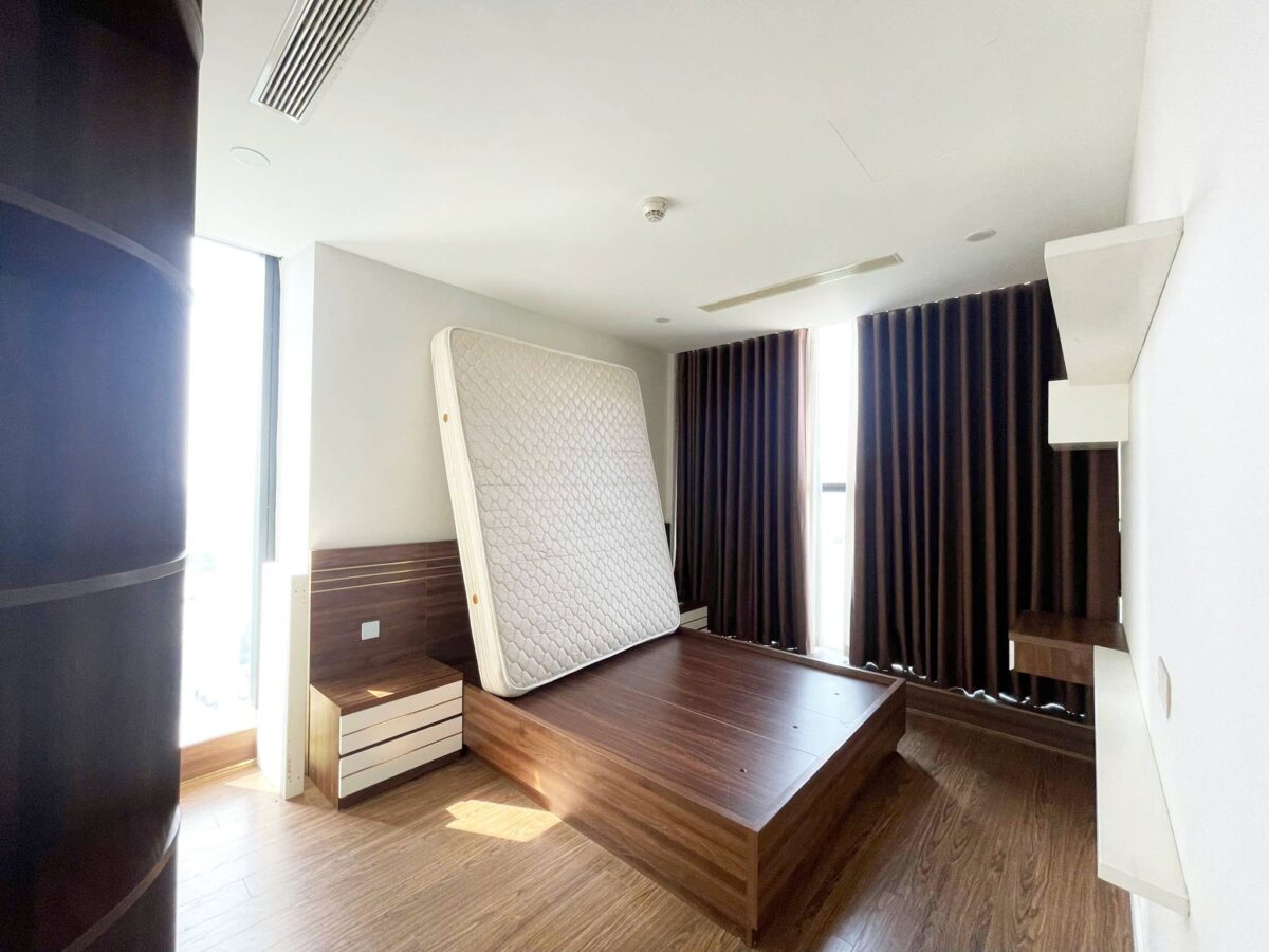 Luxurious 3-bedroom apartment for rent at Sunshine City (15)