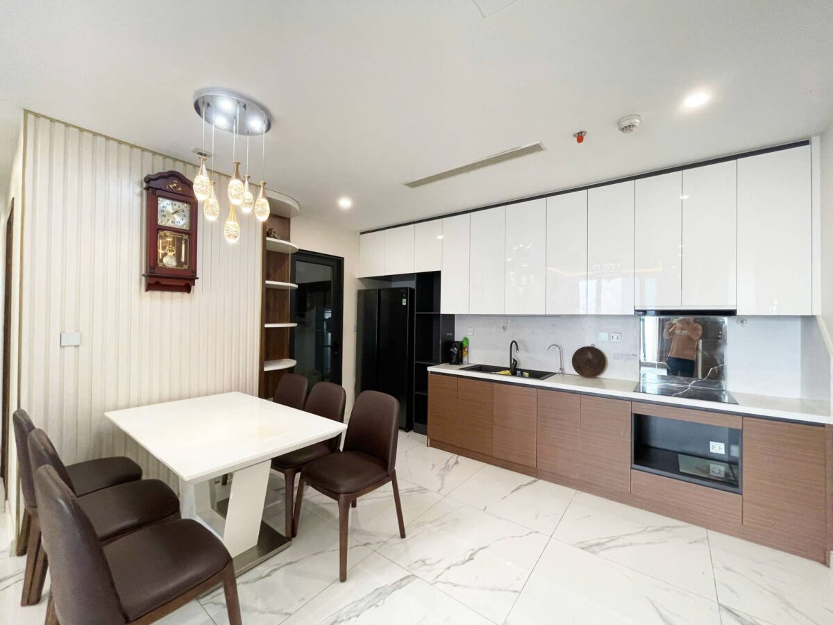 Luxurious 3-bedroom apartment for rent at Sunshine City (6)