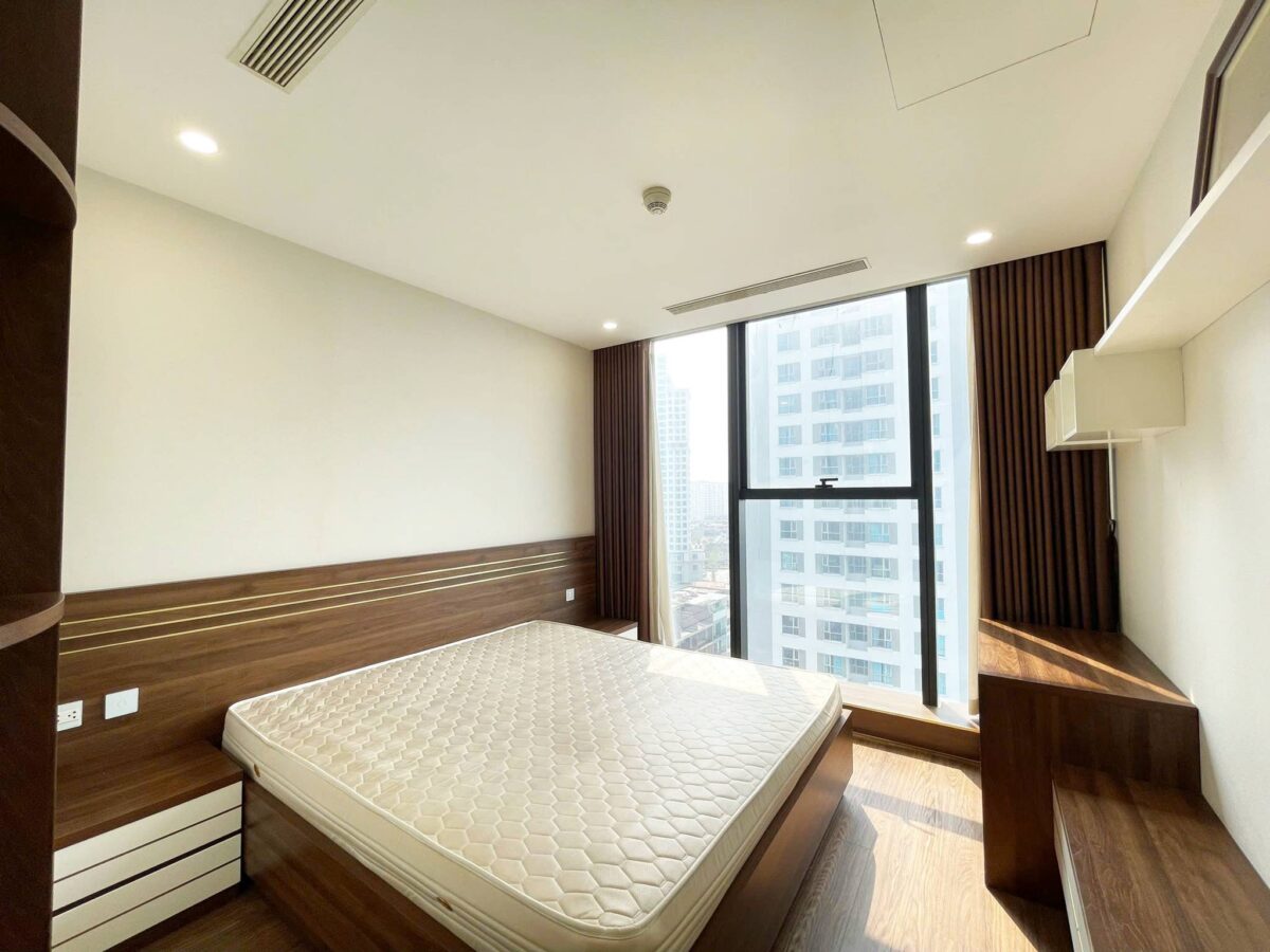 Luxurious 3-bedroom apartment for rent at Sunshine City (8)