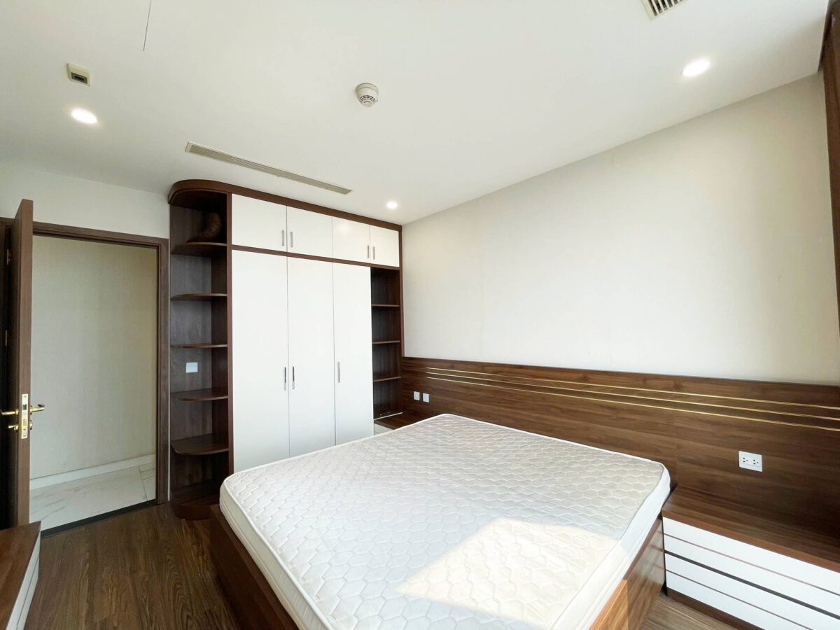 Luxurious 3-bedroom apartment for rent at Sunshine City (9)