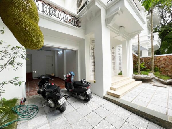 Luxurious 5-bedroom villa for rent in D4 block, Ciputra Hanoi (1)