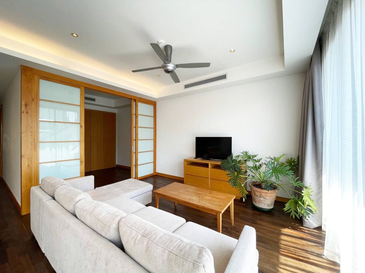 Luxurious serviced apartment on To Ngoc Van Street for rent (2)