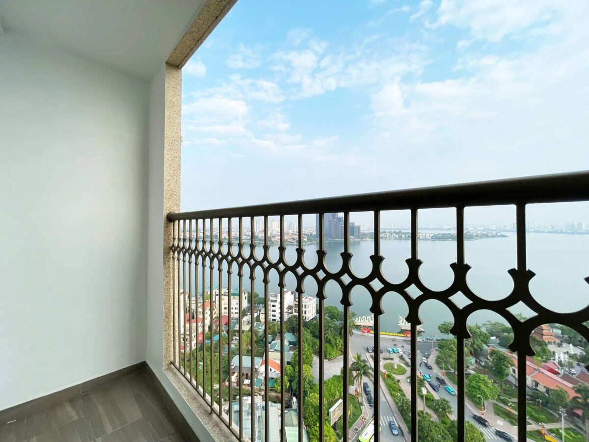 Brand-new luxurious 3BRs apartment at El Dorado with lake view for rent (29)